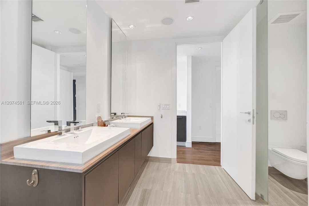For Sale: $1,295,000 (2 beds, 2 baths, 2103 Square Feet)