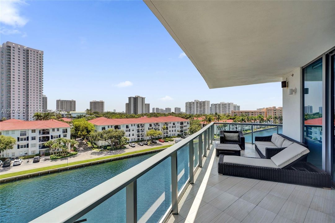 For Sale: $1,295,000 (2 beds, 2 baths, 2103 Square Feet)