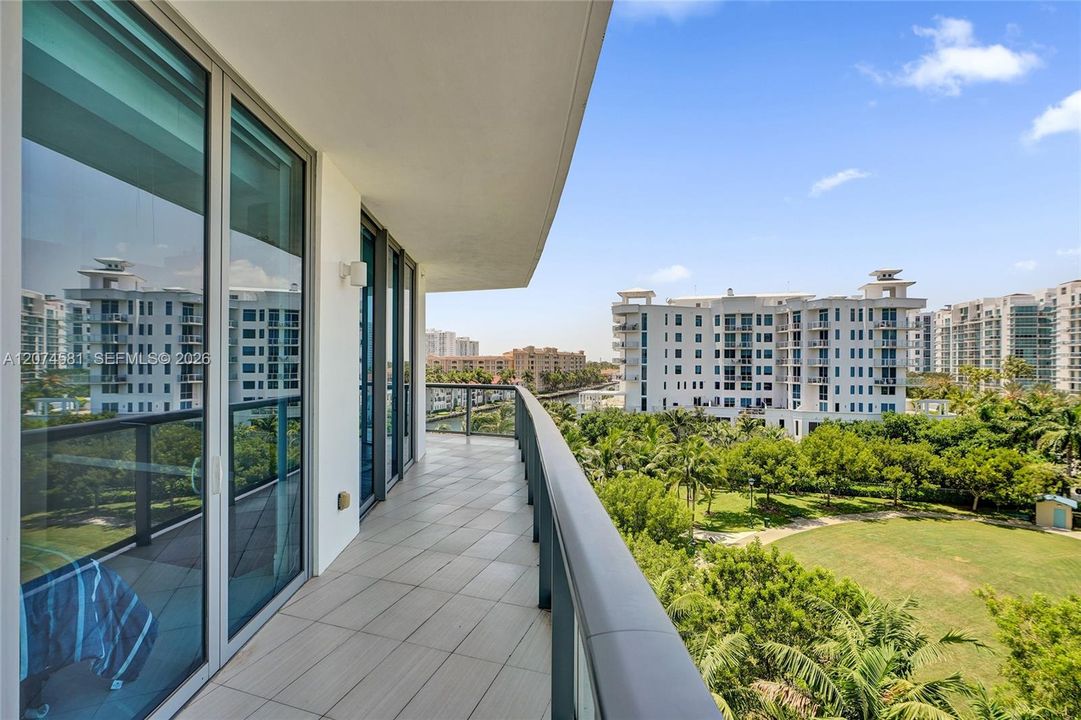 For Sale: $1,295,000 (2 beds, 2 baths, 2103 Square Feet)