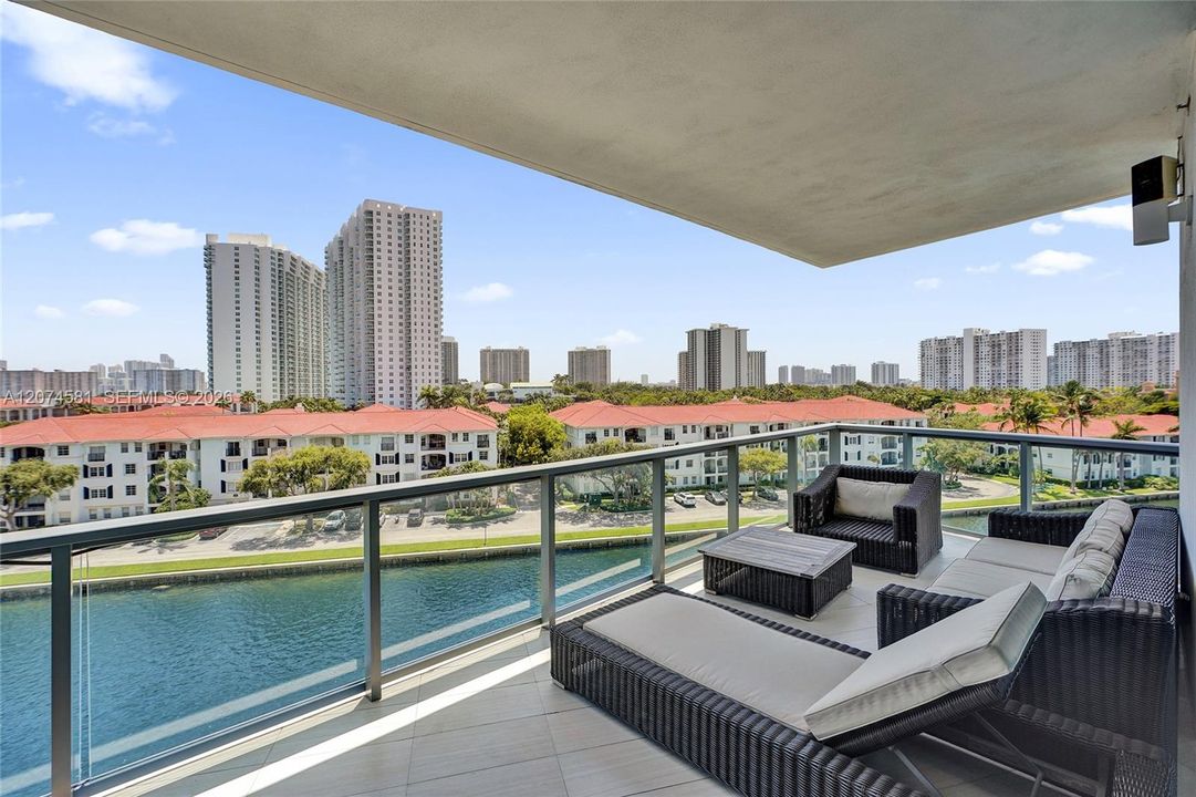 For Sale: $1,295,000 (2 beds, 2 baths, 2103 Square Feet)