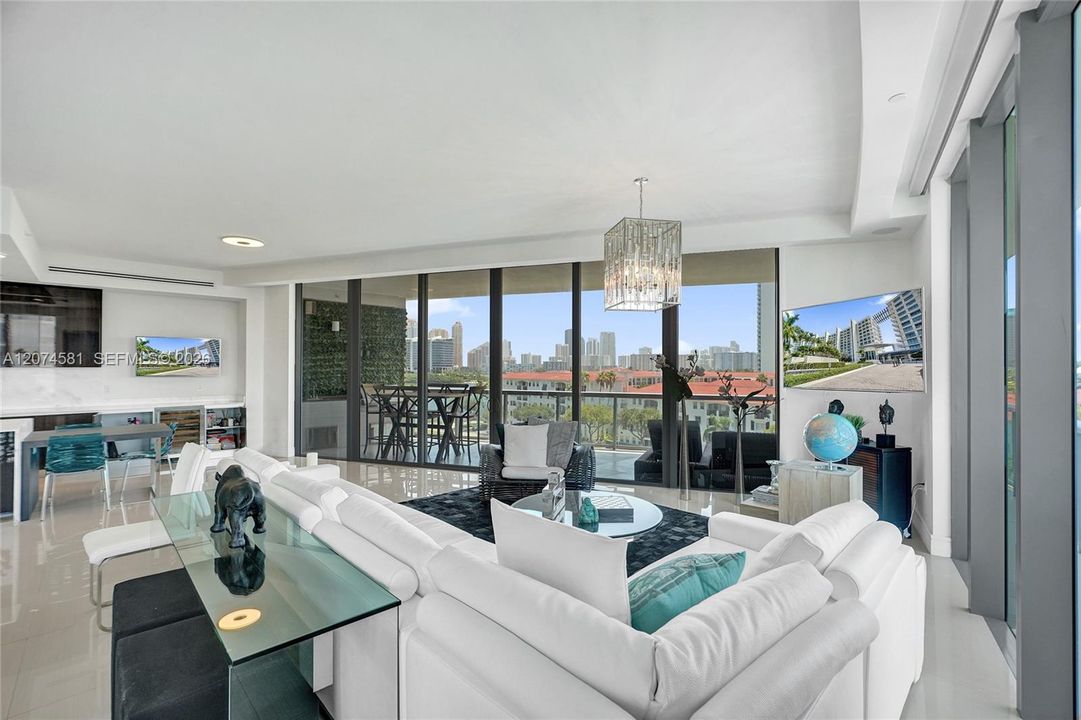 For Sale: $1,295,000 (2 beds, 2 baths, 2103 Square Feet)