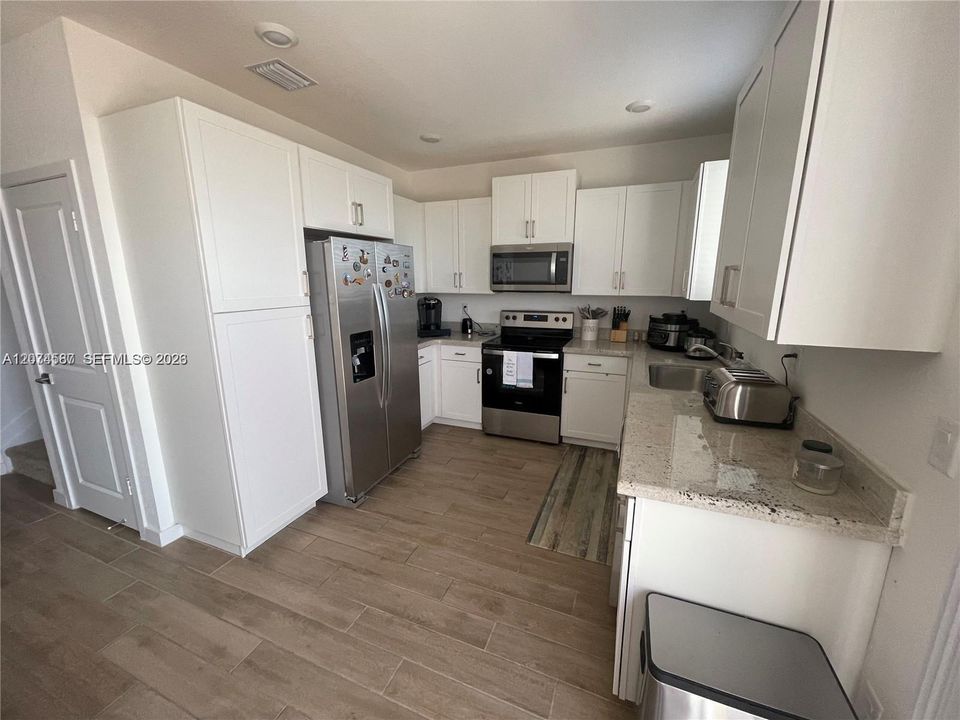 For Rent: $2,600 (3 beds, 2 baths, 1302 Square Feet)