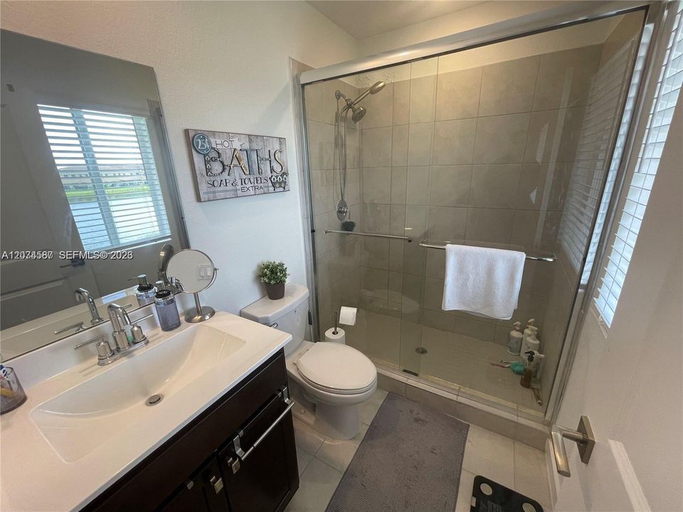 For Rent: $2,600 (3 beds, 2 baths, 1302 Square Feet)