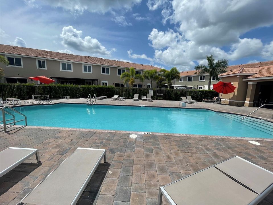 For Rent: $2,600 (3 beds, 2 baths, 1302 Square Feet)