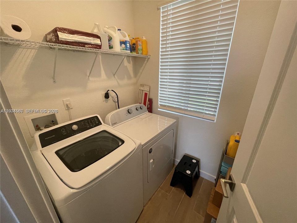 For Rent: $2,600 (3 beds, 2 baths, 1302 Square Feet)