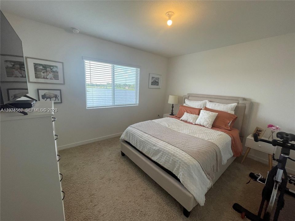 For Rent: $2,600 (3 beds, 2 baths, 1302 Square Feet)