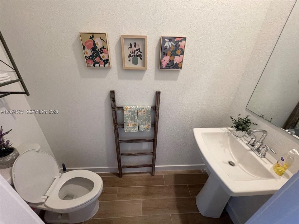 For Rent: $2,600 (3 beds, 2 baths, 1302 Square Feet)