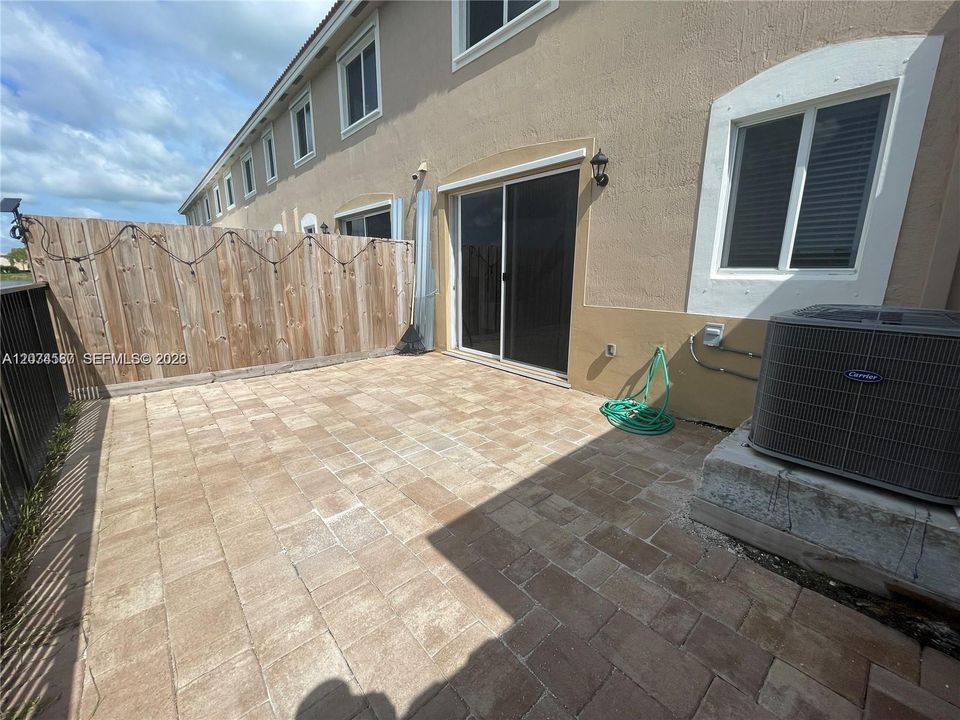 For Rent: $2,600 (3 beds, 2 baths, 1302 Square Feet)