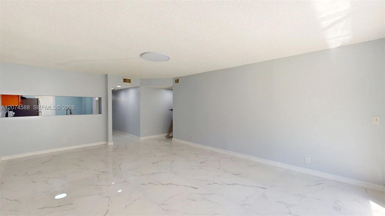 For Rent: $2,800 (3 beds, 2 baths, 4434 Square Feet)