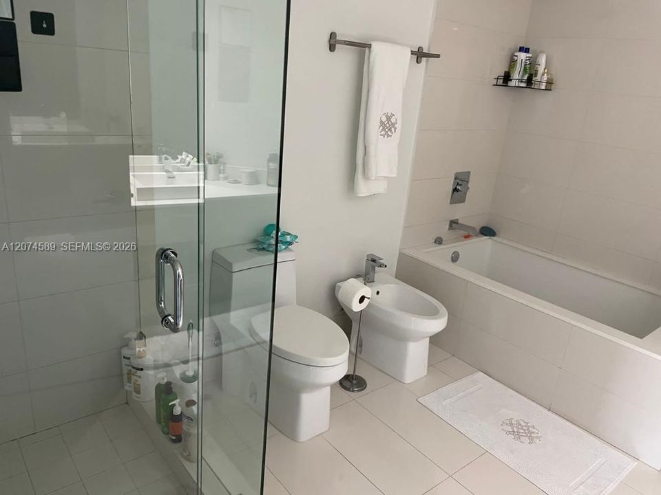 For Sale: $950,000 (2 beds, 2 baths, 1279 Square Feet)