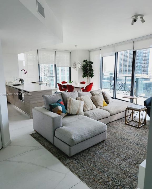 For Sale: $950,000 (2 beds, 2 baths, 1279 Square Feet)