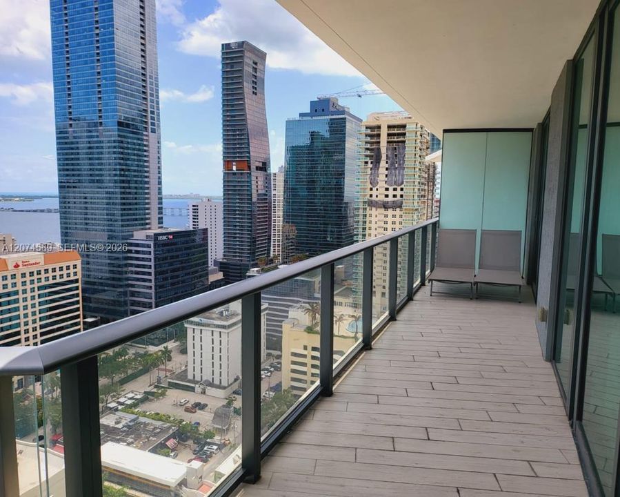 For Sale: $950,000 (2 beds, 2 baths, 1279 Square Feet)