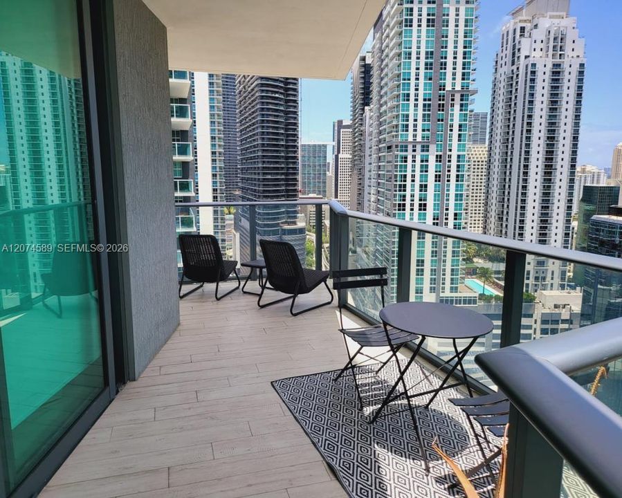 For Sale: $950,000 (2 beds, 2 baths, 1279 Square Feet)