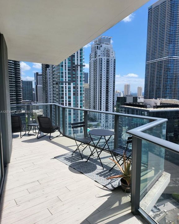 For Sale: $950,000 (2 beds, 2 baths, 1279 Square Feet)
