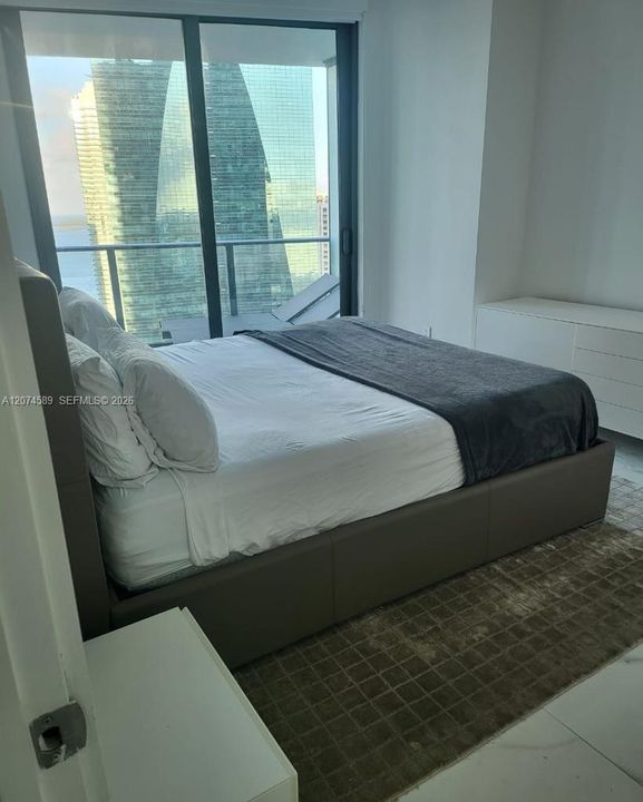 For Sale: $950,000 (2 beds, 2 baths, 1279 Square Feet)