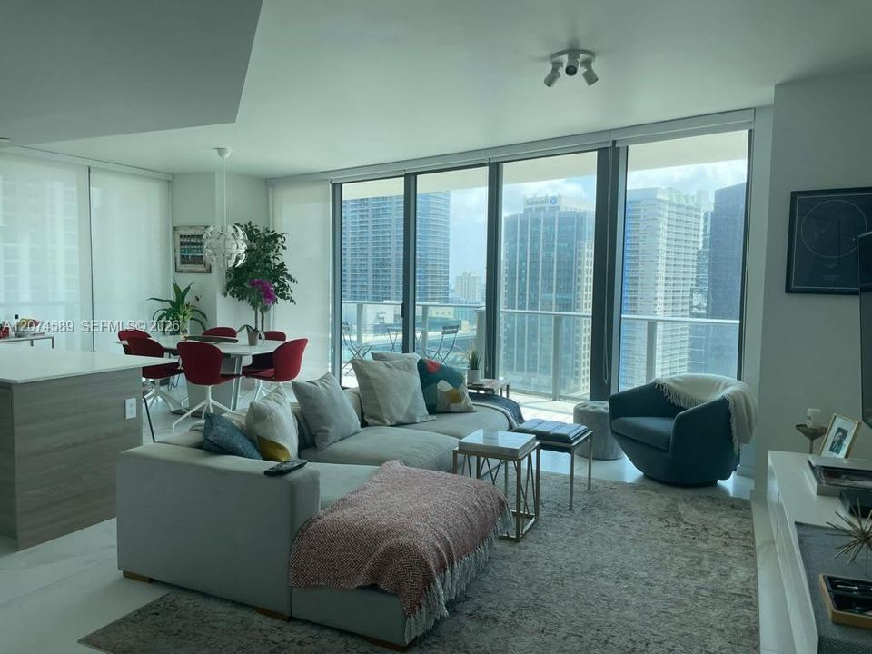 For Sale: $950,000 (2 beds, 2 baths, 1279 Square Feet)