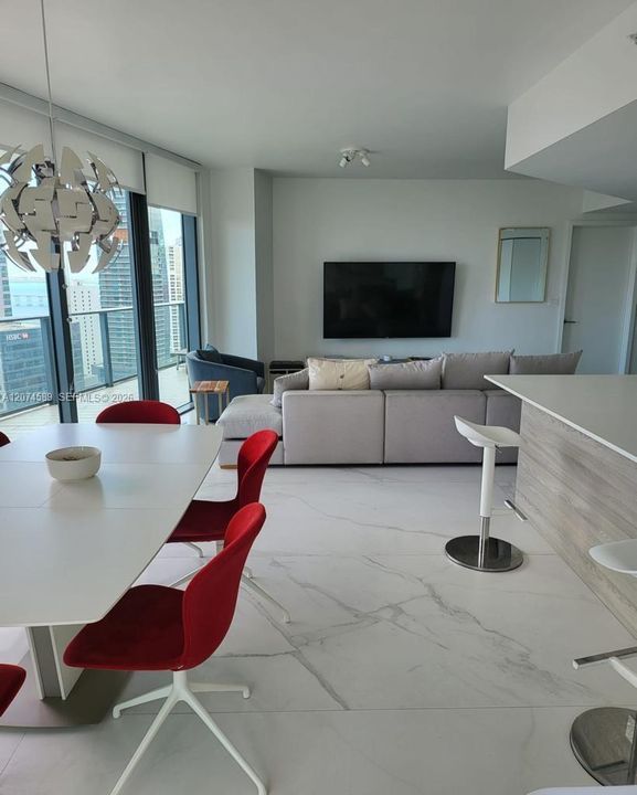 For Sale: $950,000 (2 beds, 2 baths, 1279 Square Feet)