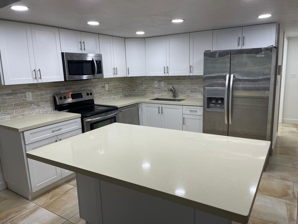 For Rent: $2,900 (3 beds, 2 baths, 1214 Square Feet)