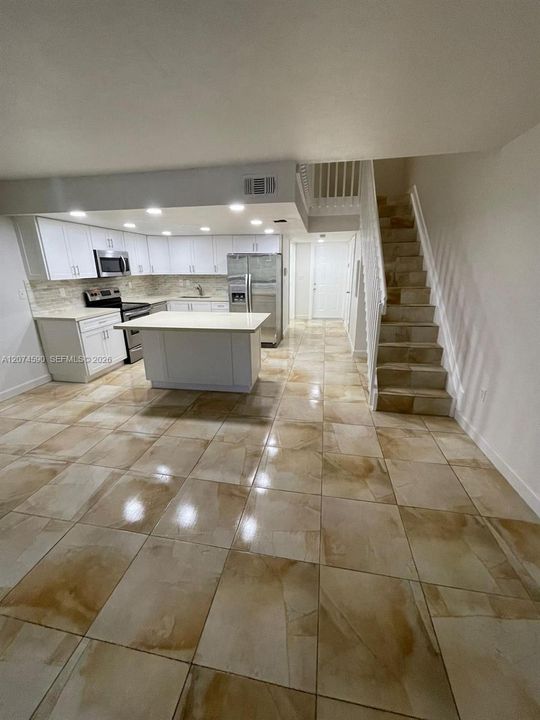 For Rent: $2,900 (3 beds, 2 baths, 1214 Square Feet)