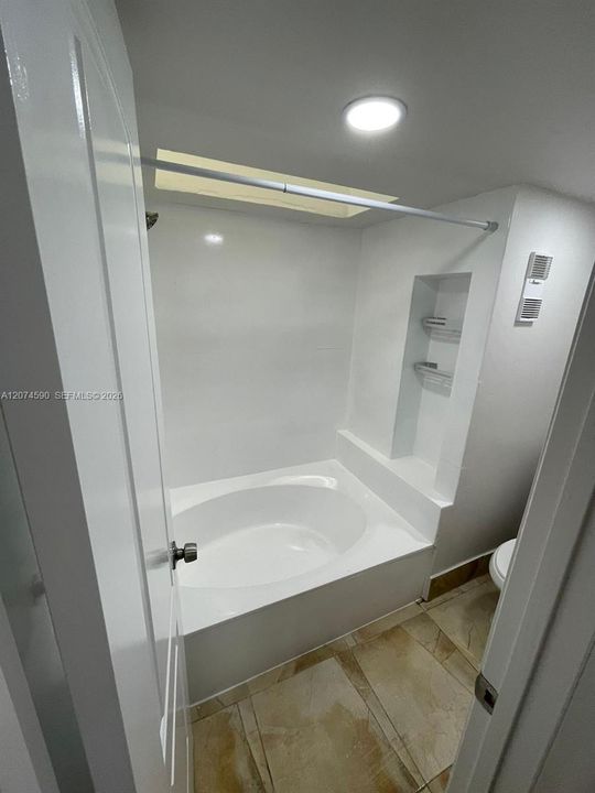 For Rent: $2,900 (3 beds, 2 baths, 1214 Square Feet)