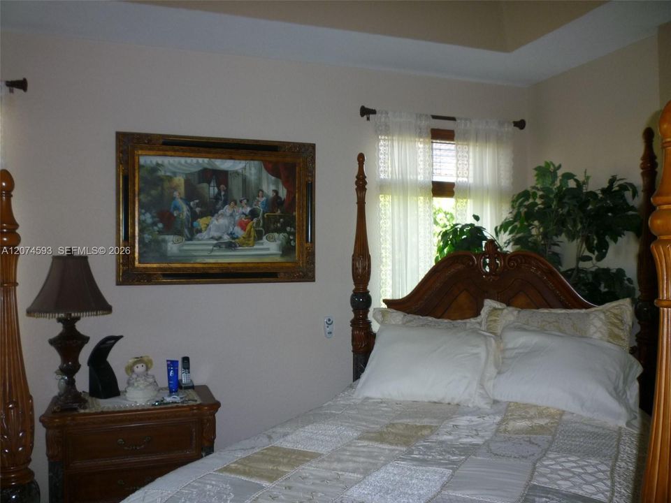 For Rent: $3,900 (3 beds, 2 baths, 1559 Square Feet)