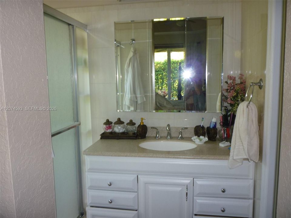 For Rent: $3,900 (3 beds, 2 baths, 1559 Square Feet)