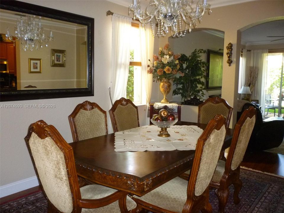 For Rent: $3,900 (3 beds, 2 baths, 1559 Square Feet)