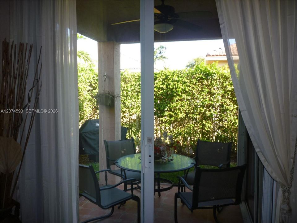 For Rent: $3,900 (3 beds, 2 baths, 1559 Square Feet)