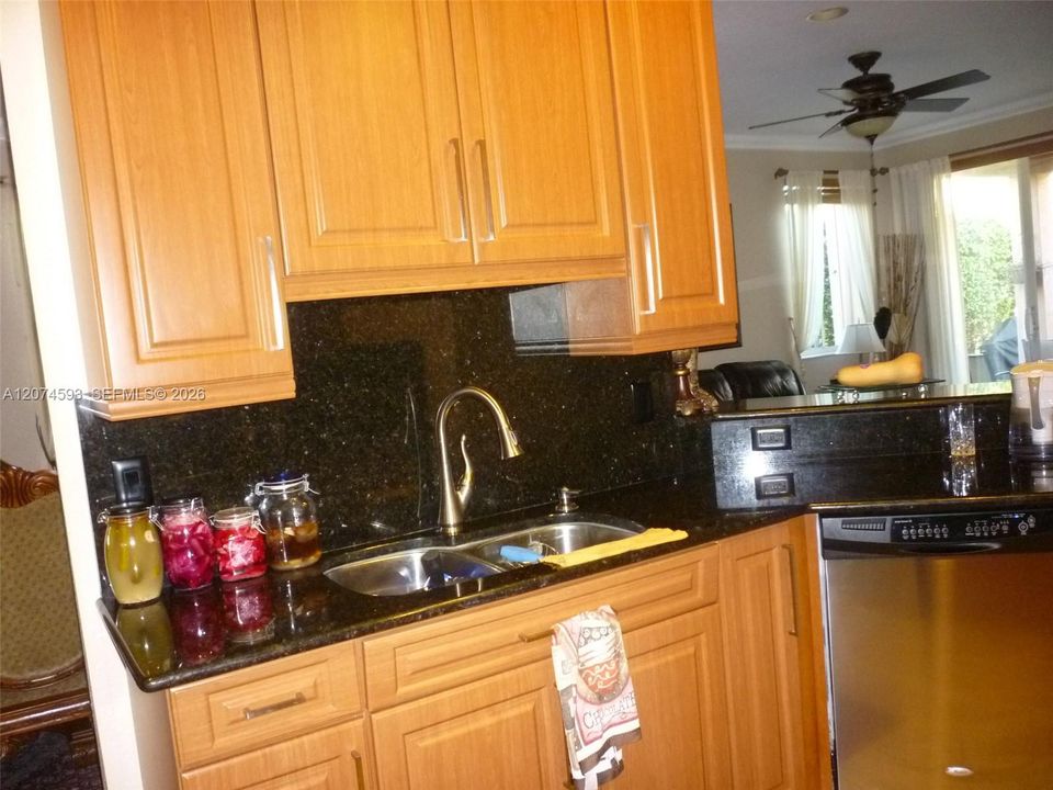For Rent: $3,900 (3 beds, 2 baths, 1559 Square Feet)