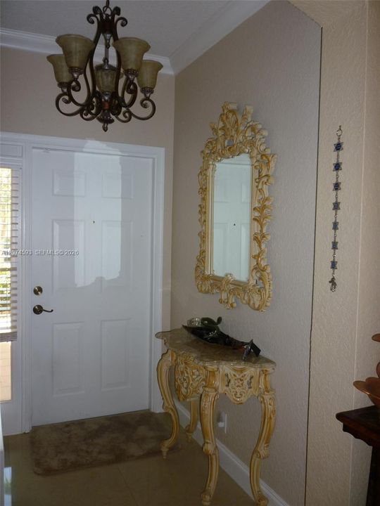 For Rent: $3,900 (3 beds, 2 baths, 1559 Square Feet)
