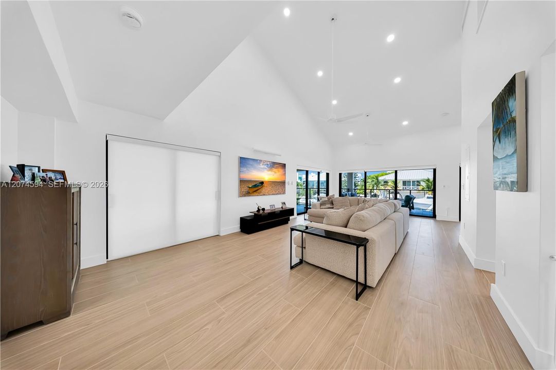 For Rent: $15,000 (4 beds, 3 baths, 2638 Square Feet)