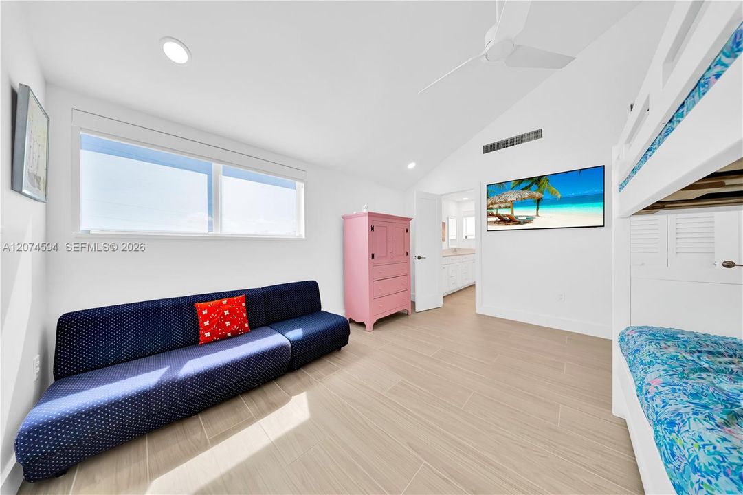 For Rent: $15,000 (4 beds, 3 baths, 2638 Square Feet)