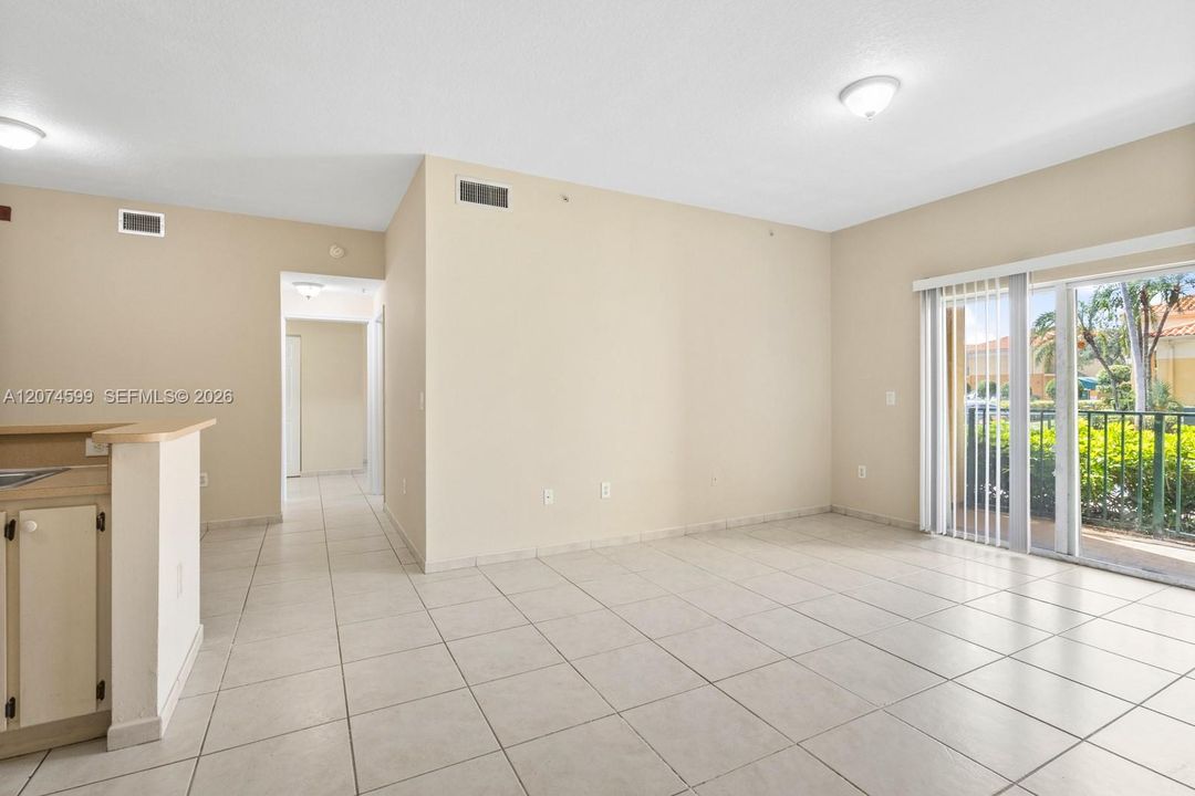 For Rent: $2,500 (2 beds, 2 baths, 910 Square Feet)