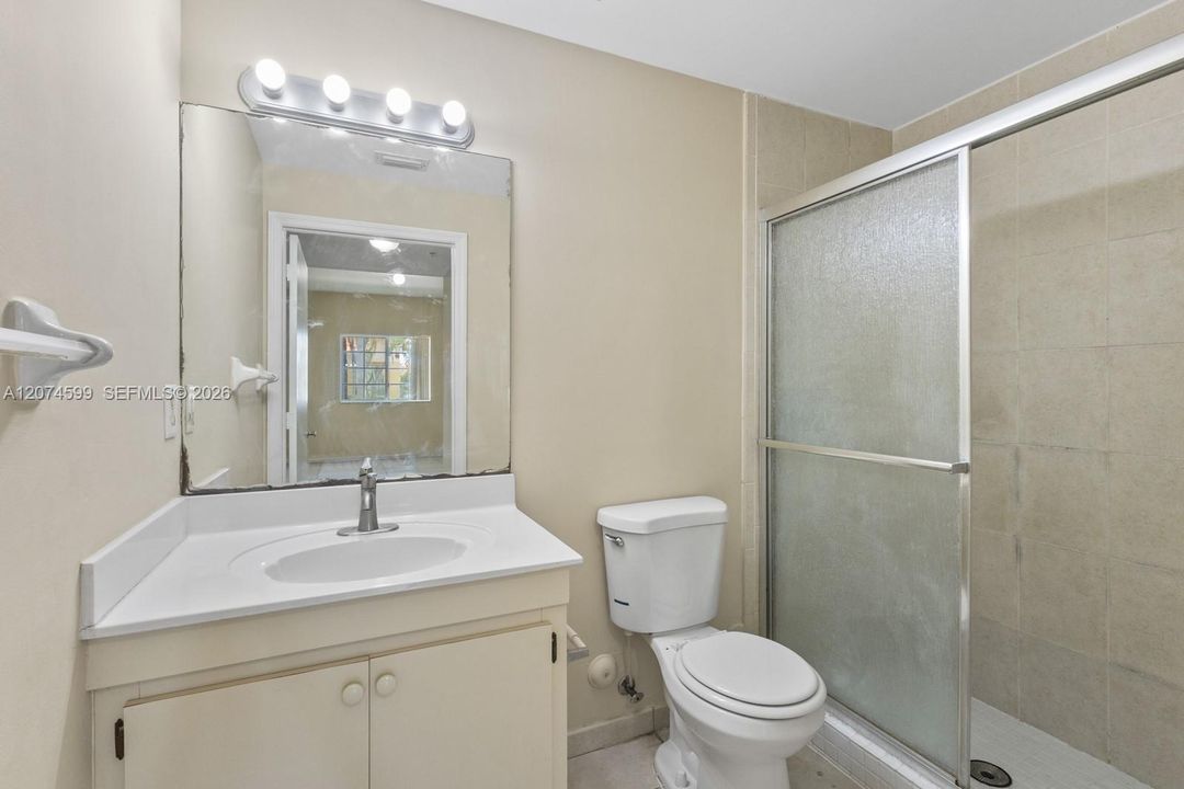 For Rent: $2,500 (2 beds, 2 baths, 910 Square Feet)