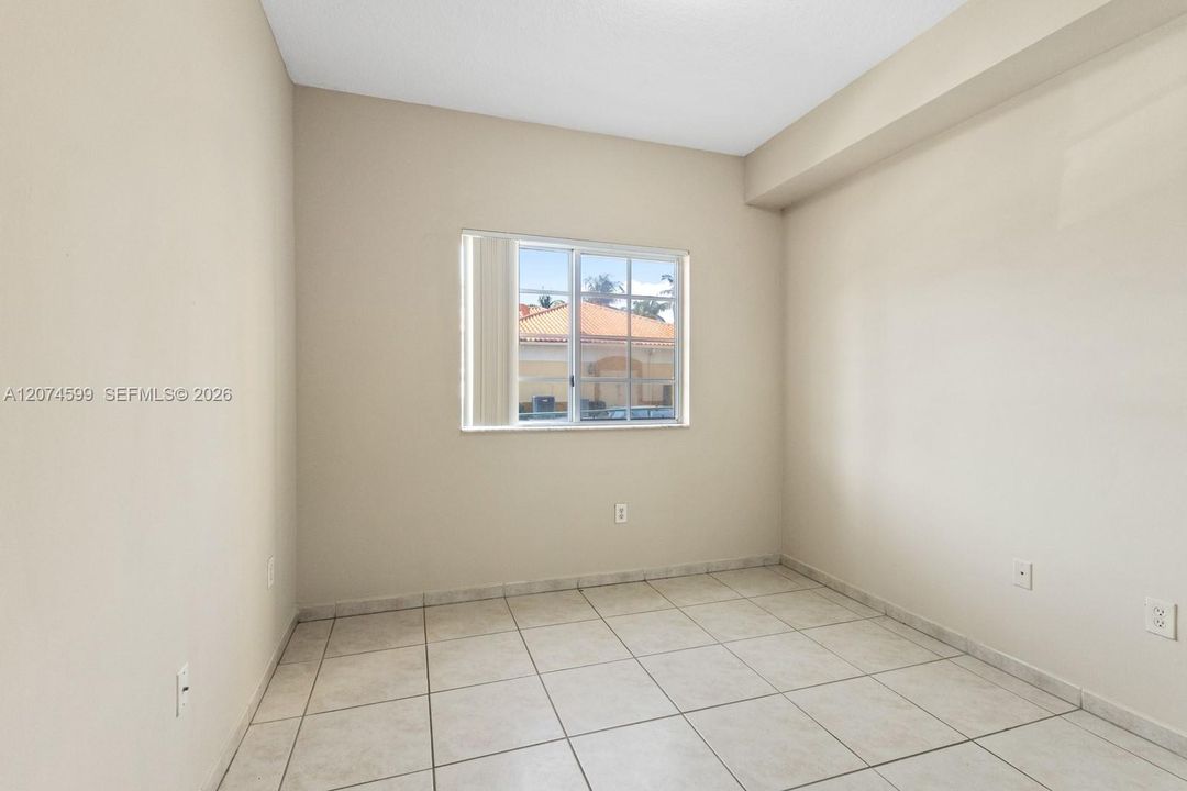 For Rent: $2,500 (2 beds, 2 baths, 910 Square Feet)
