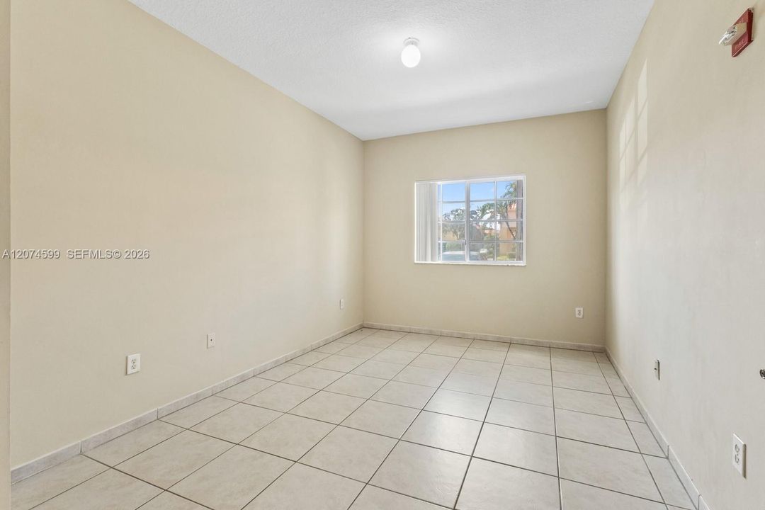 For Rent: $2,500 (2 beds, 2 baths, 910 Square Feet)