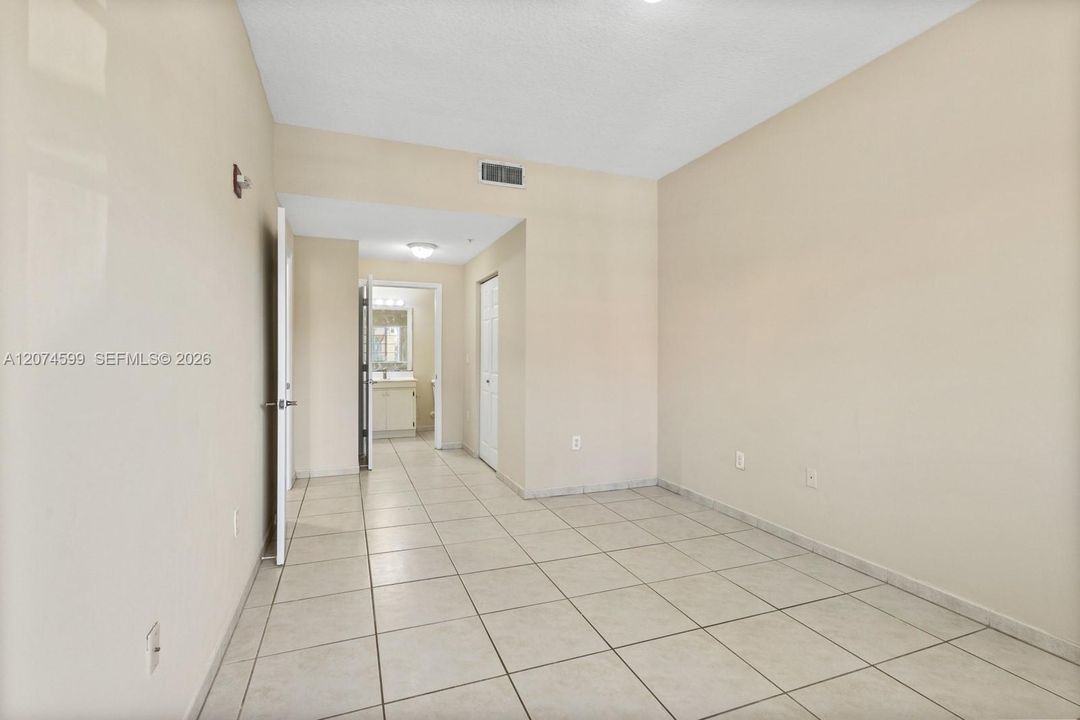 For Rent: $2,500 (2 beds, 2 baths, 910 Square Feet)