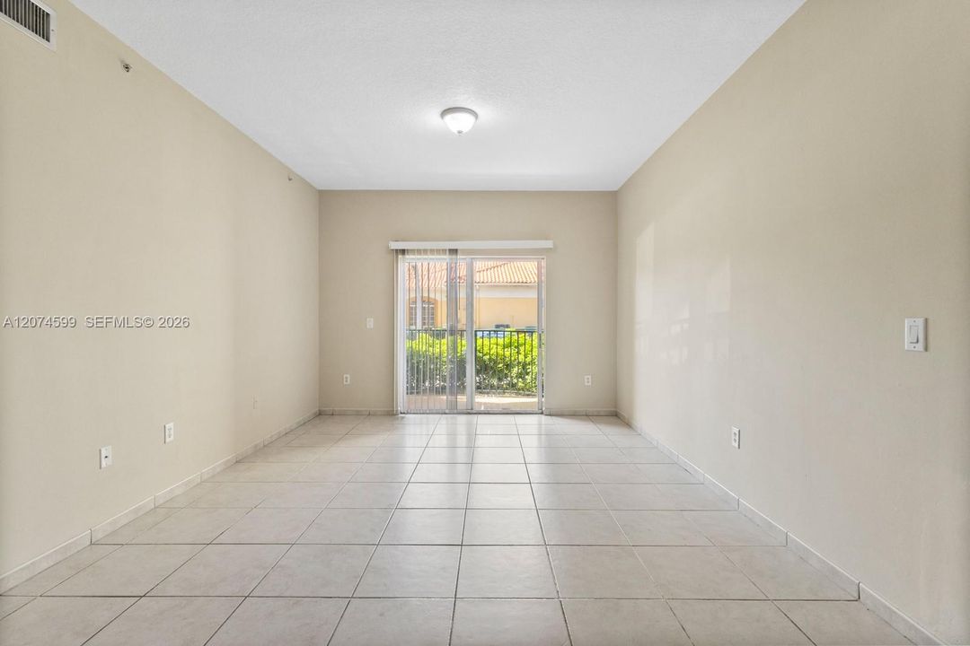 For Rent: $2,500 (2 beds, 2 baths, 910 Square Feet)