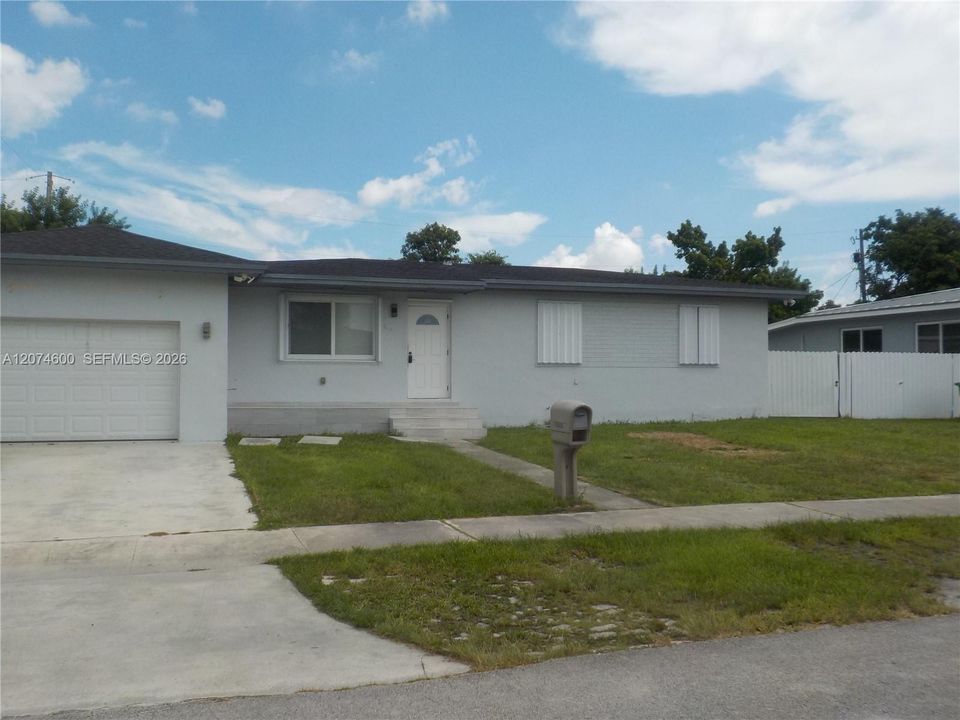For Sale: $699,900 (5 beds, 3 baths, 2492 Square Feet)