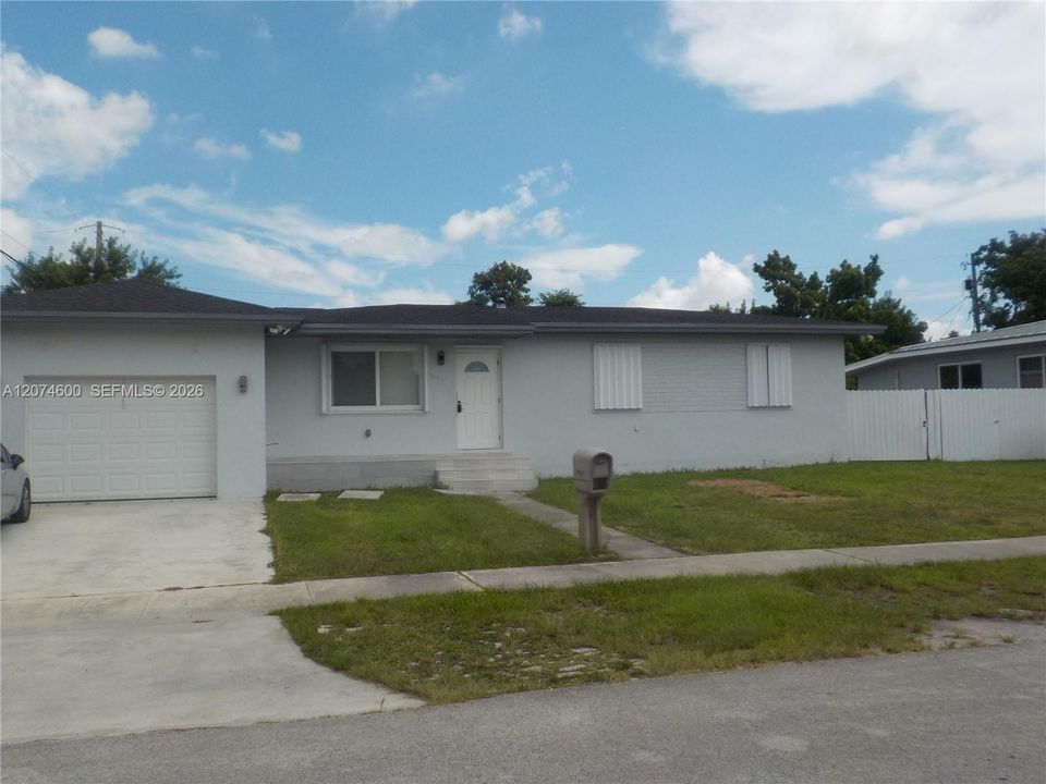 For Sale: $699,900 (5 beds, 3 baths, 2492 Square Feet)
