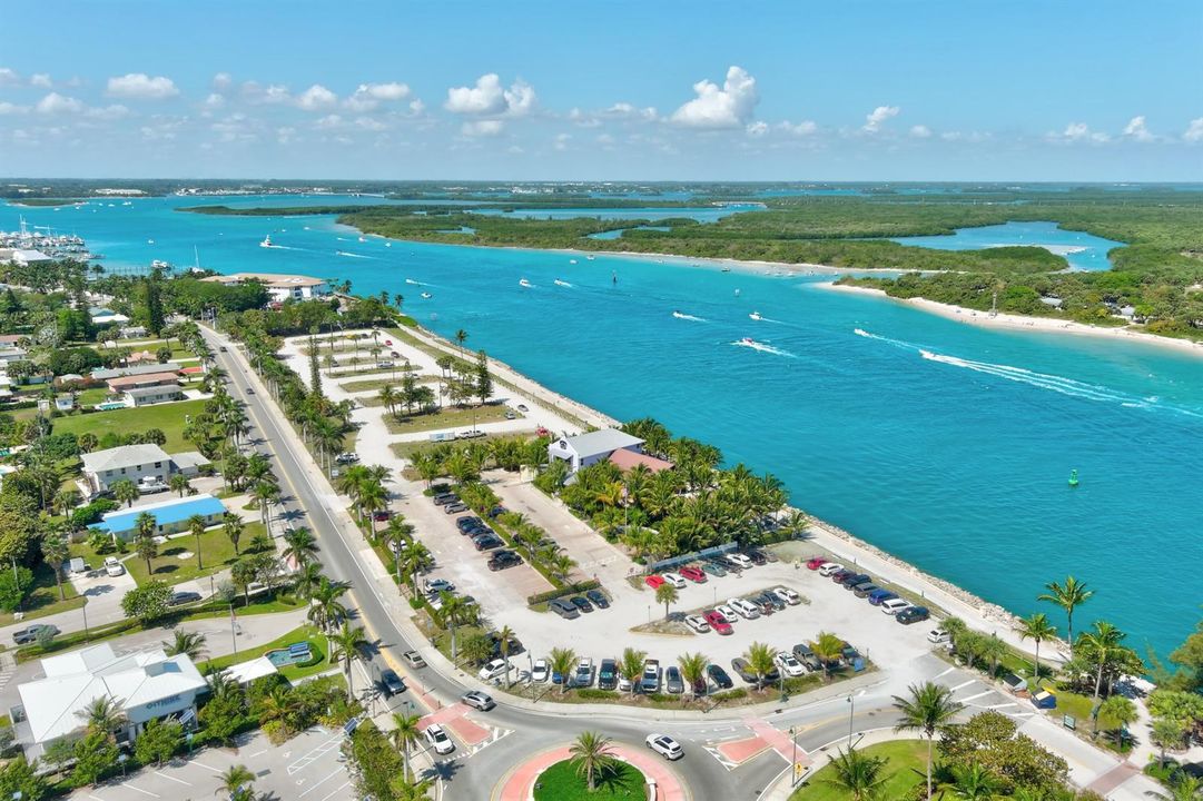 STEPS TO INLET RESTAURANTS PARKS