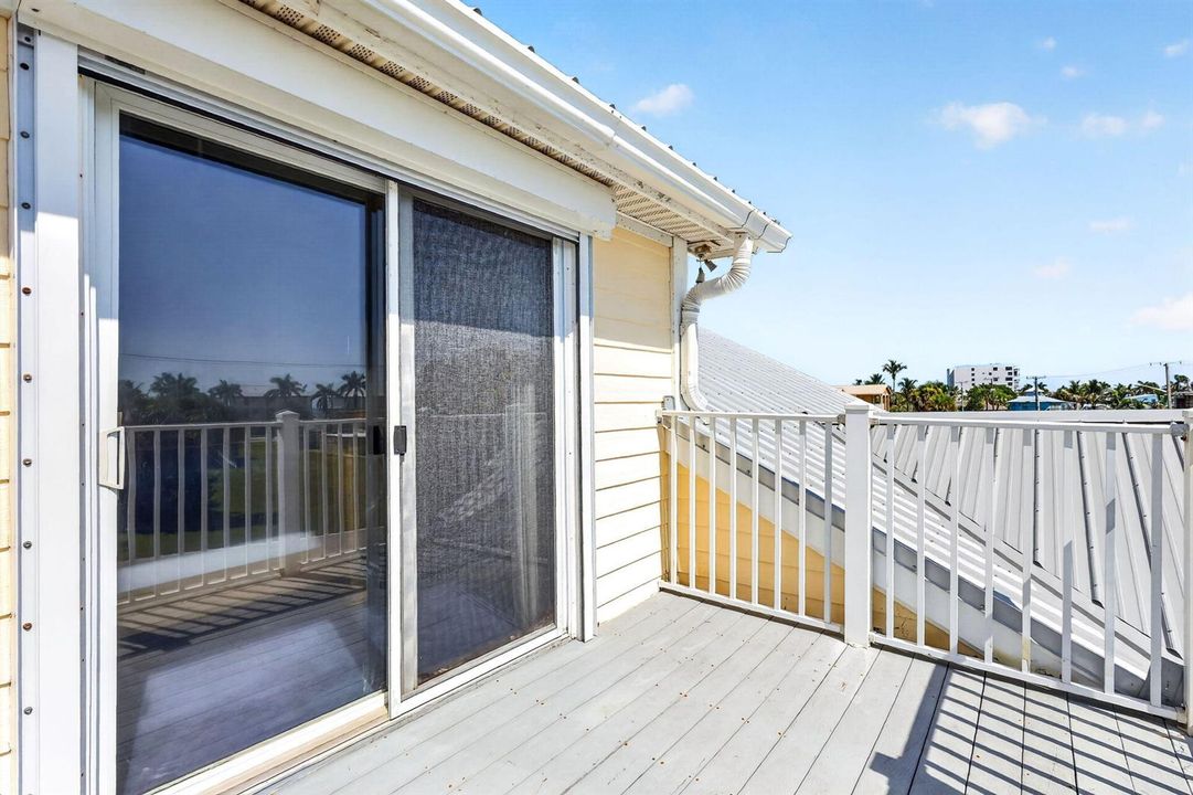MASTER BALCONY.............