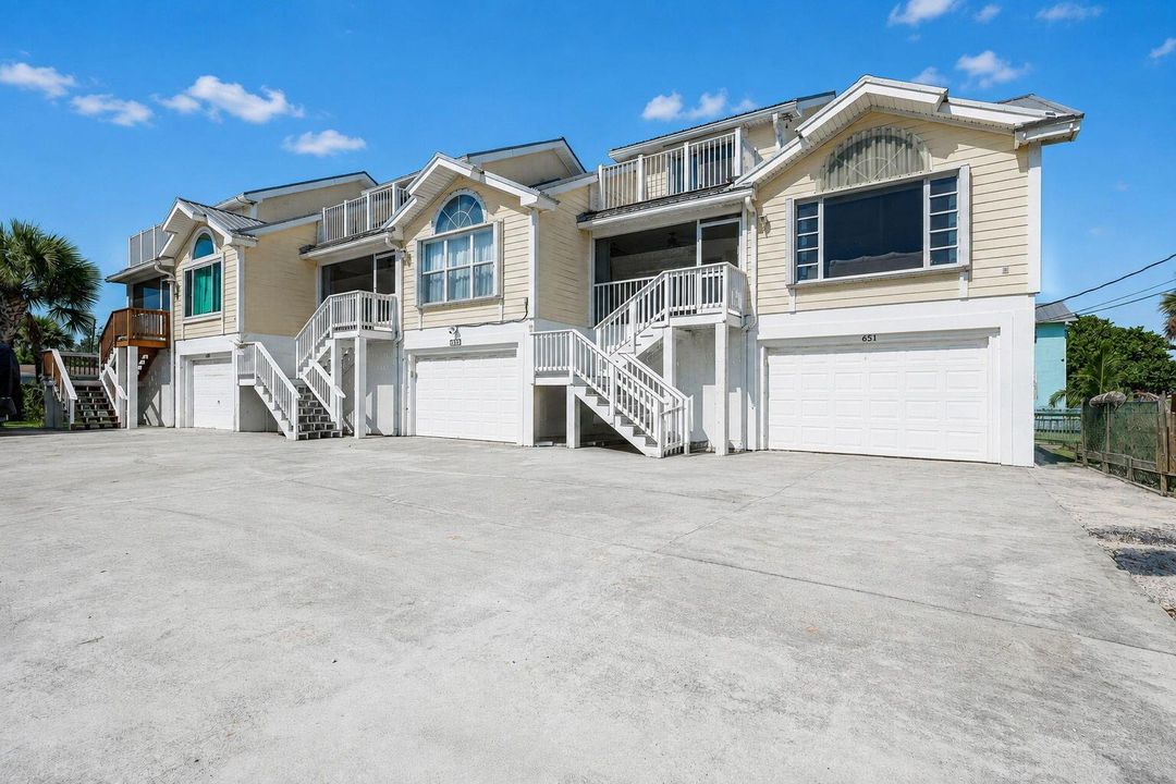 EXTERIOR FRONT OF TOWNHOMES