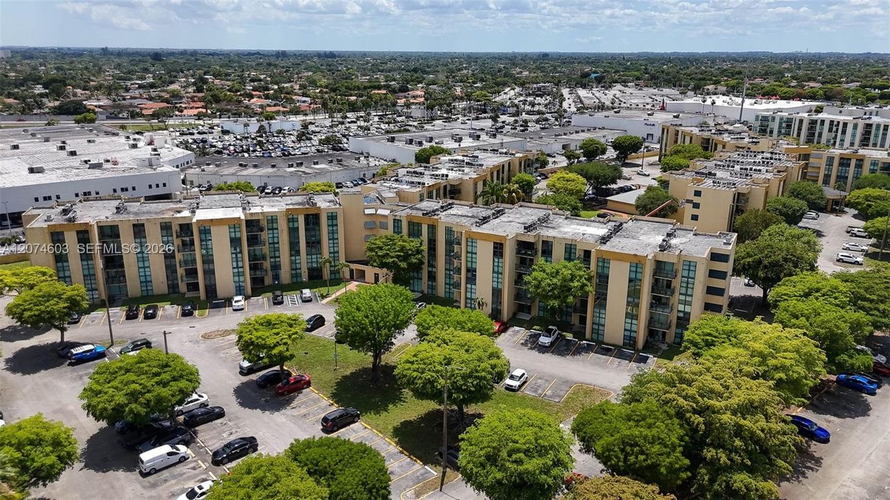 For Rent: $2,200 (2 beds, 2 baths, 898 Square Feet)
