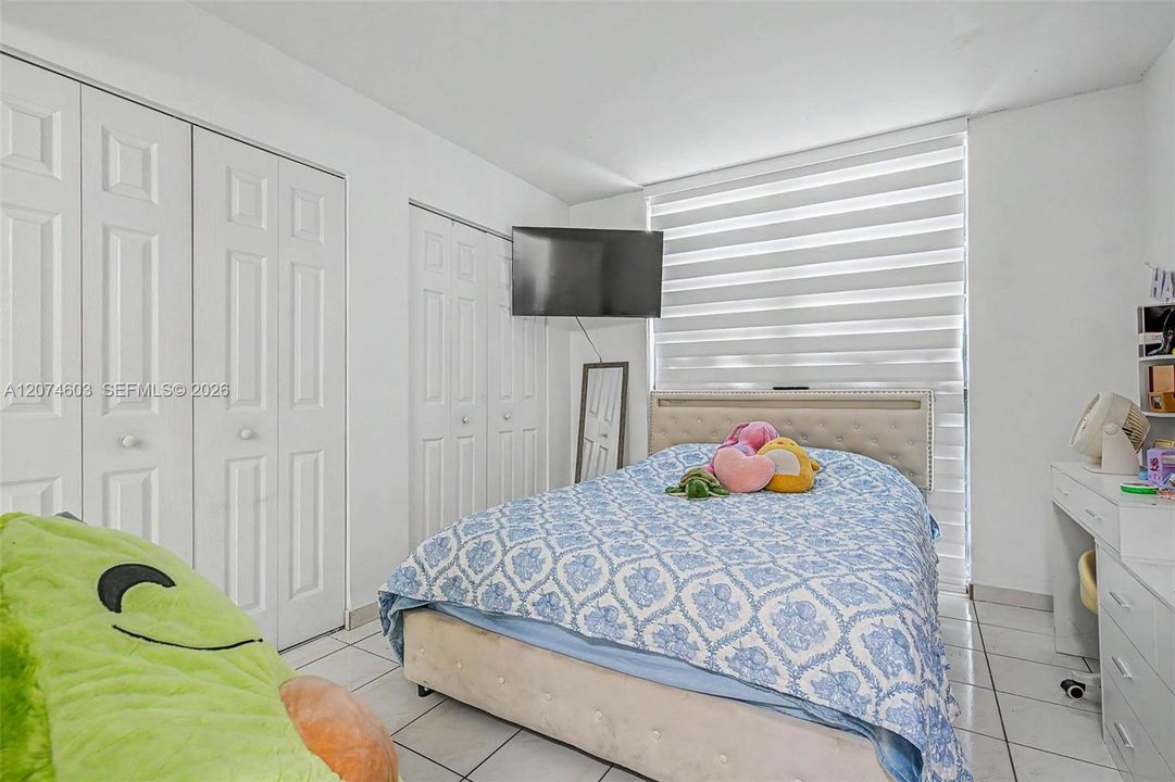 For Rent: $2,200 (2 beds, 2 baths, 898 Square Feet)
