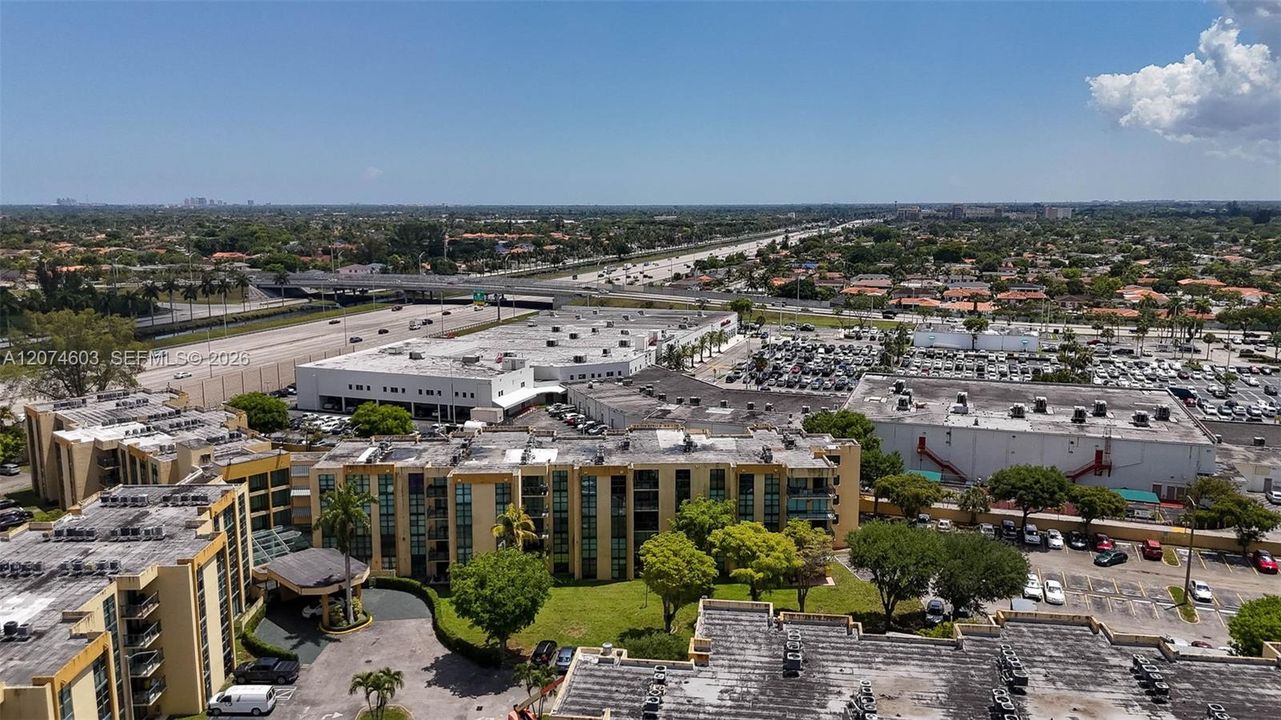 For Rent: $2,200 (2 beds, 2 baths, 898 Square Feet)