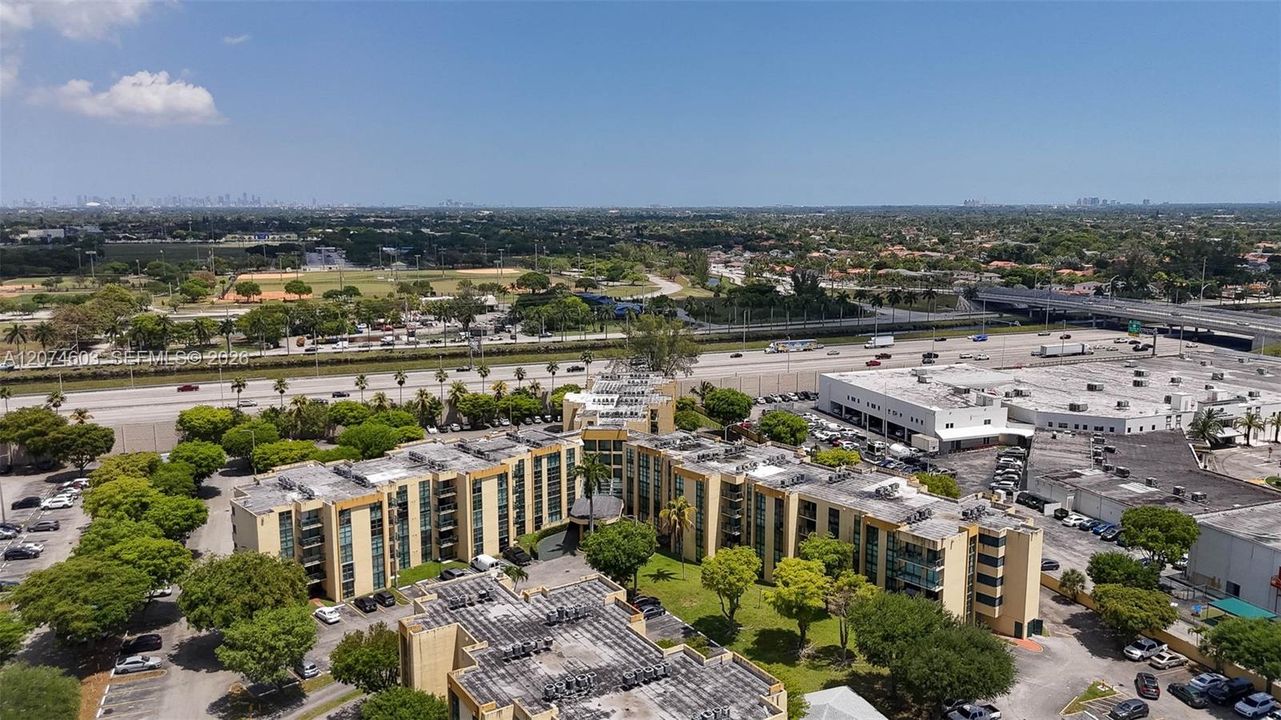 For Rent: $2,200 (2 beds, 2 baths, 898 Square Feet)
