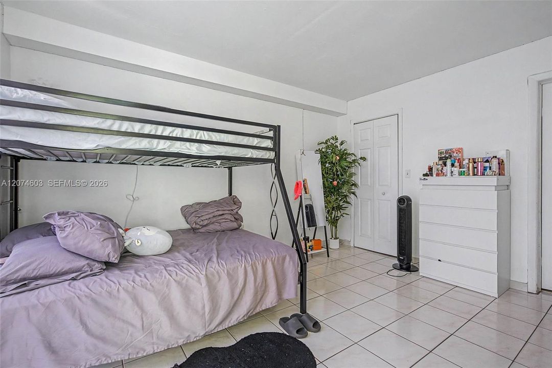 For Rent: $2,200 (2 beds, 2 baths, 898 Square Feet)