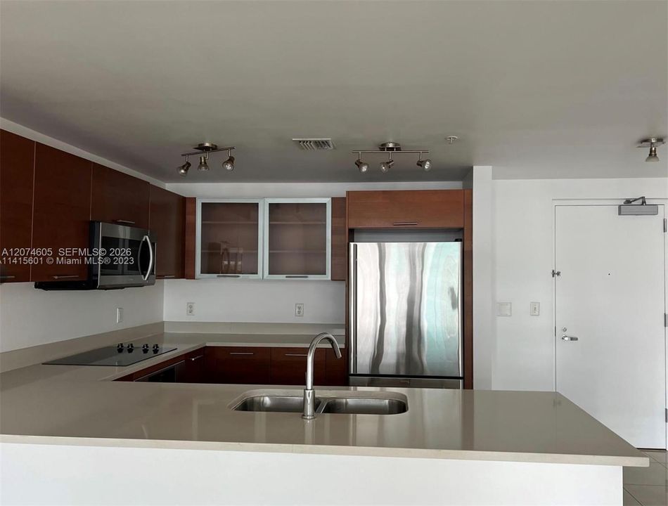 For Rent: $3,400 (1 beds, 1 baths, 771 Square Feet)