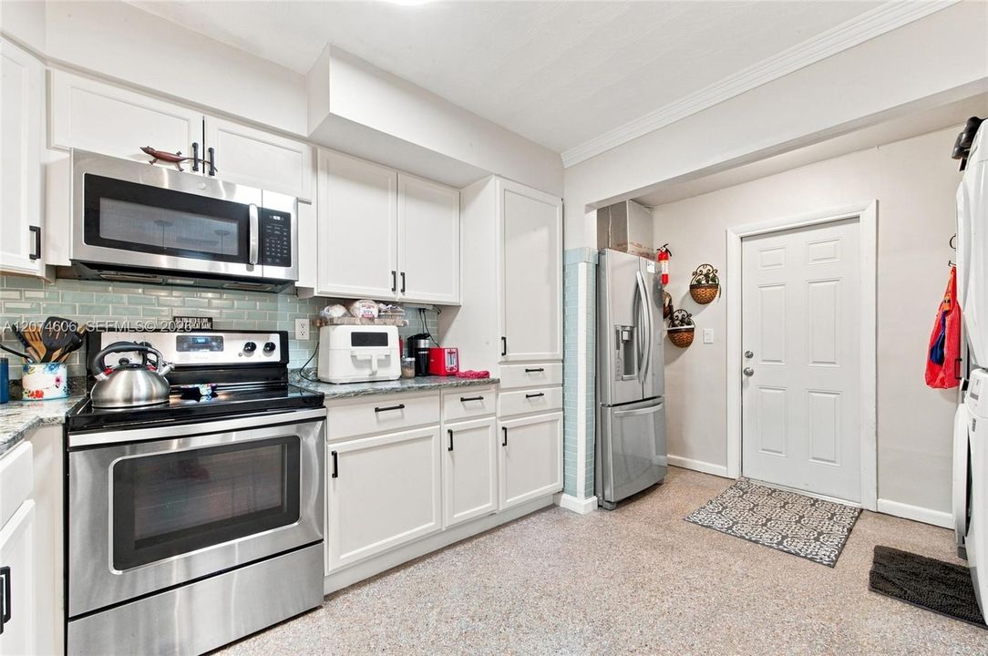 For Sale: $499,900 (2 beds, 1 baths, 1067 Square Feet)